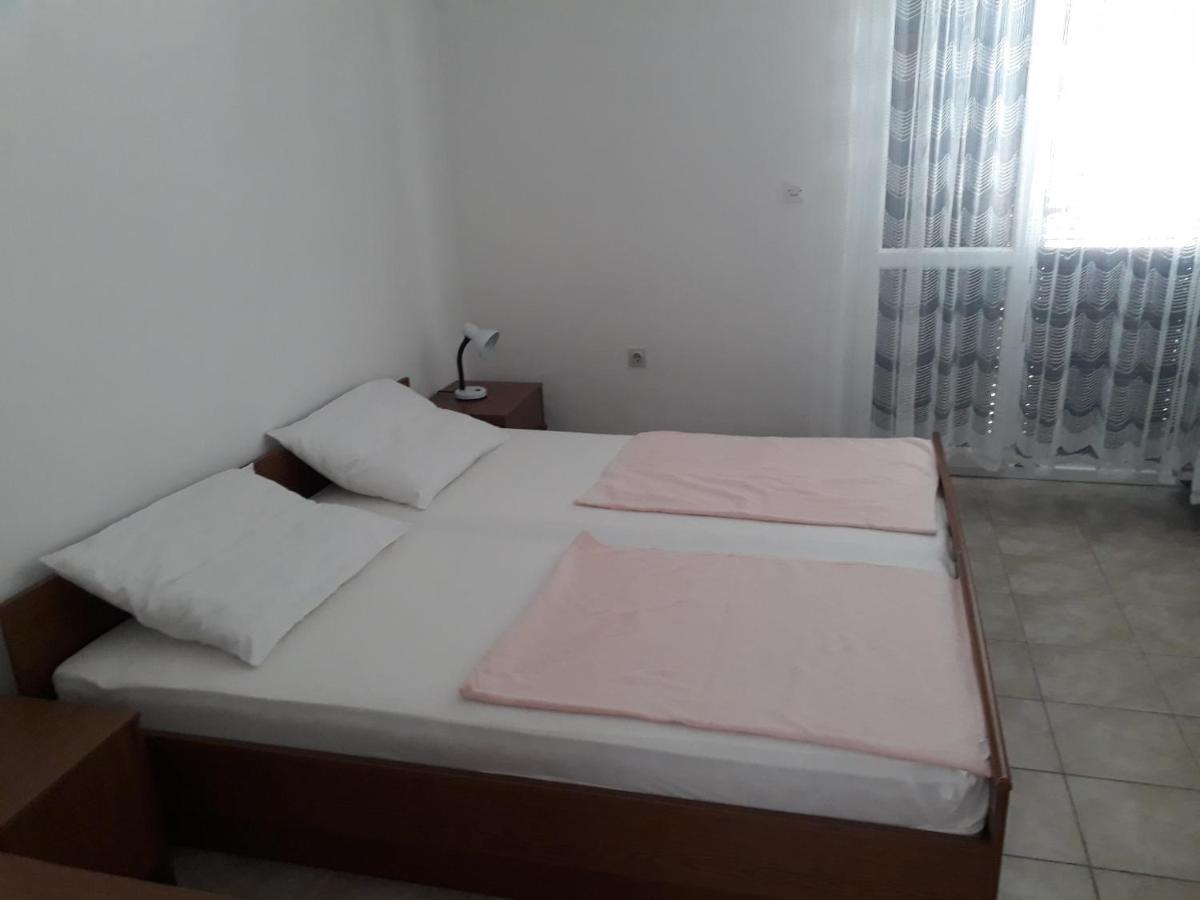 Apartments Sandi Pag Town Exterior photo
